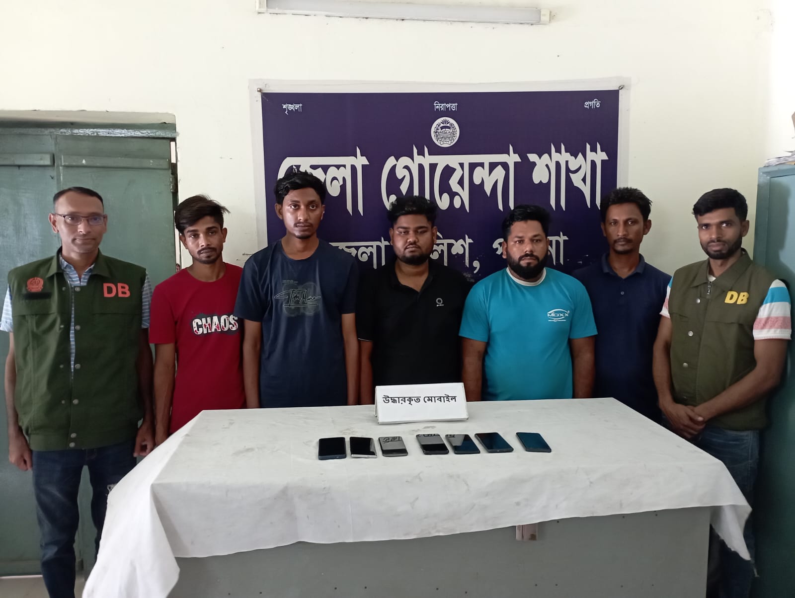 পাবনায় অনলাইন জুয়াড়ি চক্রের ৫ সদস্য আটক